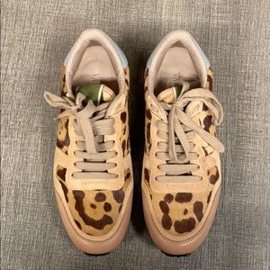 Beautiful nude Valentino sneakers!!!!! Almost new.